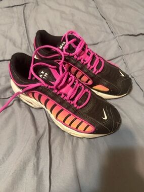 Nike Air Max Tailwind 2019 Women’s Black & Pink Running Sneakers
